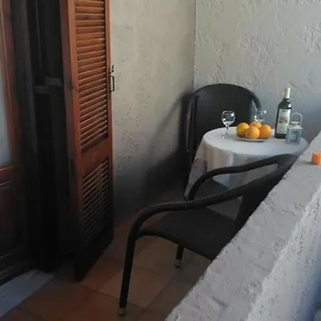 Fotoula Apts Hotel 2*